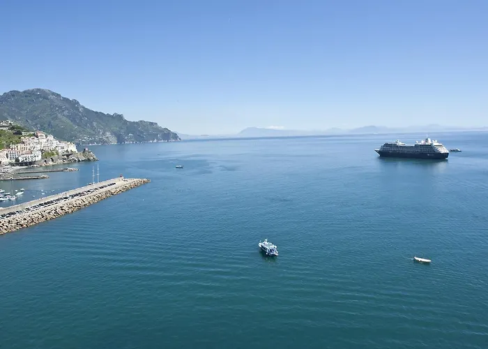Bouganville & Sea